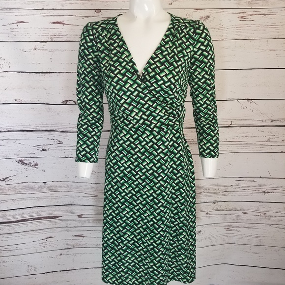 LOFT Dresses & Skirts - ANN TAYLOR LOFT GREEN GEOMETRIC DRESS SIZE 0